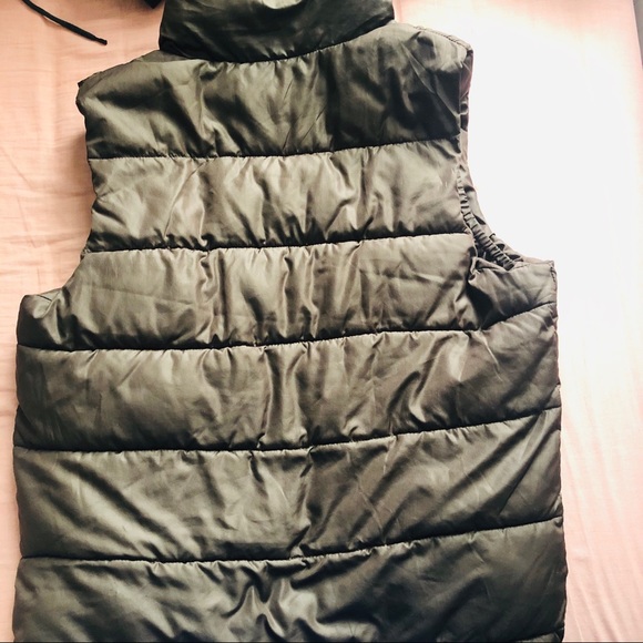 Guess by Marciano men’s puffer vest - Picture 6 of 7